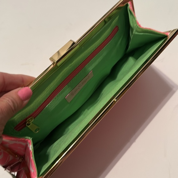 New nwt Lilly Pulitzer floral gold detail clutch
